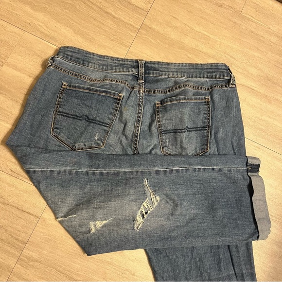 Trendy Capri Ripped Jeans - Picture 3 of 3